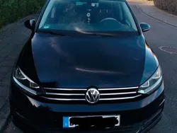 Schwarz Gebraucht 2016 VW Touran Trendline Van / Kleinbus | 14.500 € (Fairer Preis)