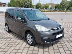 Braun Gebraucht 2017 Citroën Berlingo Van / Kleinbus | 11.300 € (Etwas zu teuer)