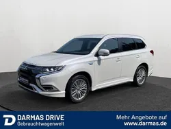 Weiß Gebraucht 2021 Mitsubishi Outlander P-HEV Spirit Limousine | 24.790 € (Fairer Preis)
