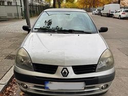 Grau Gebraucht 2007 Renault Clio II Kleinwagen | 1.200 €