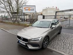 Grau Gebraucht 2020 Volvo V60 Momentum Kombi | 12.990 € (Fairer Preis)