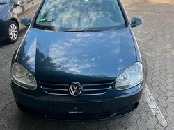 Blau Gebraucht 2004 VW Golf V Trendline Kleinwagen | 2.100 € (Fairer Preis)