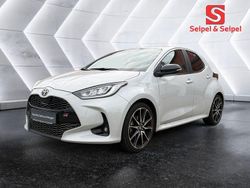 Grau Gebraucht 2023 Toyota Yaris Hybrid Sport Limousine | 23.950 € (Teuer)
