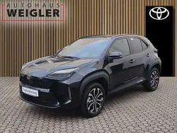 Black mica / ink Neu 2025 Toyota Yaris Cross SUV | 27.990 € (Guter Preis)