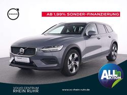 Grau thunder grey / metallic Gebraucht 2024 Volvo V60 CC Plus Kombi | 45.990 € (Etwas zu teuer)
