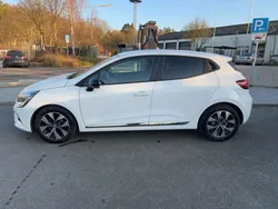 Weiß Gebraucht 2022 Renault Clio V Evolution Kleinwagen | 14.490 € (Guter Preis)