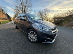 Grau Gebraucht 2017 Peugeot 208 Allure Kleinwagen | 8.490 € (Guter Preis)