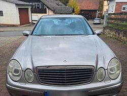 Beige Gebraucht 2005 Mercedes E220 Limousine | 4.444 €