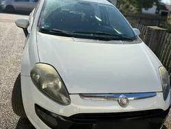 Weiß Gebraucht 2011 Fiat Punto Kleinwagen | 2.593 € (Etwas zu teuer)