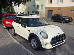 Weiß Gebraucht 2015 Mini ONE Kleinwagen | 6.650 €