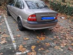 Grau Gebraucht 1994 Opel Vectra Limousine | 1.800 €