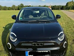 Schwarz Gebraucht 2022 Fiat 500e Icon Kleinwagen | 21.371 € (Etwas zu teuer)