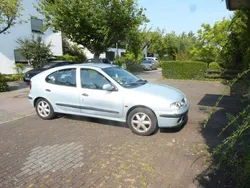 Silber Gebraucht 2001 Renault Mégane Limousine | 1.250 € (Guter Preis)