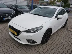 Weiß Gebraucht 2015 Mazda 3 Sports-Line Limousine | 4.900 € (Superpreis)