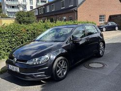 Schwarz Gebraucht 2018 VW Golf VII Comfortline Limousine | 12.600 € (Etwas zu teuer)