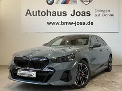 Cape york grün Gebraucht 2024 BMW 550e M Sport Limousine | 75.800 € (Fairer Preis)