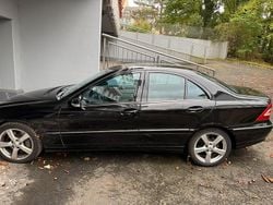 Schwarz Gebraucht 2006 Mercedes C320 Limousine | 5.000 € (Teuer)