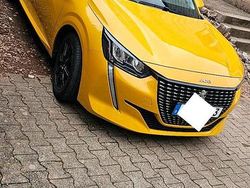 Gelb Gebraucht 2020 Peugeot 208 Kleinwagen | 11.999 € (Etwas zu teuer)