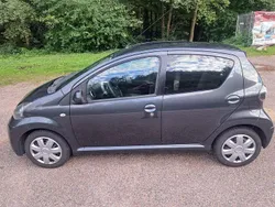 Grau Gebraucht 2012 Toyota Aygo Connect Style Kleinwagen | 4.950 € (Fairer Preis)