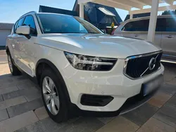 Weiß Gebraucht 2021 Volvo XC40 Momentum SUV | 22.900 €
