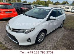Weiß Gebraucht 2015 Toyota Auris Touring Sports Basis Kombi | 3.999 € (Etwas zu teuer)