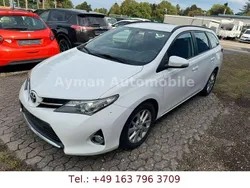 Weiß Gebraucht 2015 Toyota Auris Touring Sports Basis Kombi | 3.999 € (Etwas zu teuer)