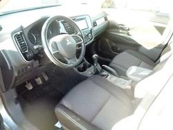 Grau Gebraucht 2015 Mitsubishi Outlander Diamant Edition SUV | 12.980 € (Etwas zu teuer)