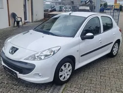 Weiß Gebraucht 2012 Peugeot 206+ Basis Kleinwagen | 2.990 € (Fairer Preis)