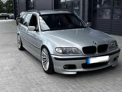 Silber Gebraucht 2003 BMW 330 Kombi | 6.000 €