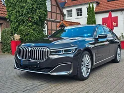 Grau Gebraucht 2021 BMW 730L Limousine | 44.900 €