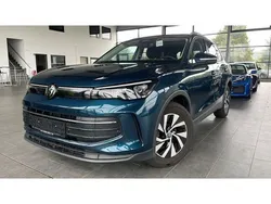 Blau Gebraucht 2024 VW Tiguan Life SUV | 34.470 € (Fairer Preis)