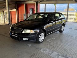 Schwarz Gebraucht 2005 Skoda Octavia Kombi | 1.490 € (Fairer Preis)