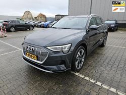Grau Gebraucht 2020 Audi e-tron Business SUV | 21.900 € (Guter Preis)