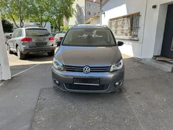 Grau Gebraucht 2012 VW Touran Style Van / Kleinbus | 9.999 € (Etwas zu teuer)