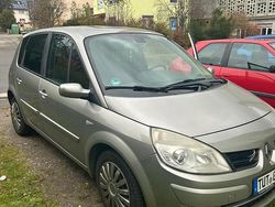 Braun Gebraucht 2007 Renault Scénic II Van / Kleinbus | 3.000 €