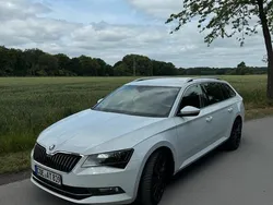 Weiß Gebraucht 2016 Skoda Superb Style Kombi | 16.300 € (Fairer Preis)