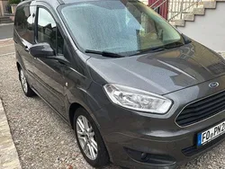 Grau Gebraucht 2017 Ford Tourneo Courier Titanium Van / Kleinbus | 9.450 € (Superpreis)