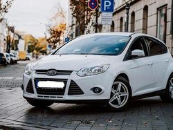 Weiß Gebraucht 2014 Ford Focus Trend Limousine | 4.699 € (Fairer Preis)