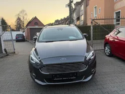 Grau Gebraucht 2016 Ford S-MAX Titanium Van / Kleinbus | 16.799 € (Fairer Preis)
