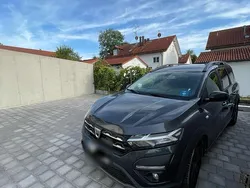 Grau Gebraucht 2022 Dacia Jogger Extreme Kombi | 15.900 €