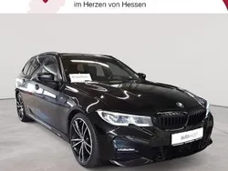 Saphirschwarz metallic Gebraucht 2020 BMW 320 M Sport Kombi | 21.790 € (Guter Preis)
