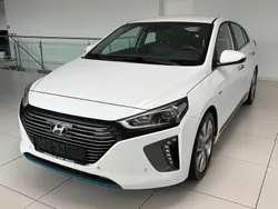 Weiß Gebraucht 2016 Hyundai Ioniq Premium Limousine | 12.990 € (Fairer Preis)