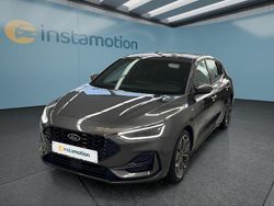 Grau Gebraucht 2023 Ford Focus ST-Line X Limousine | 25.799 € (Etwas zu teuer)