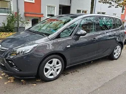 Grau Gebraucht 2016 Opel Zafira Tourer Business Van / Kleinbus | 13.990 € (Fairer Preis)