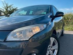 Grau Gebraucht 2010 Renault Mégane III Limousine | 4.050 € (Guter Preis)