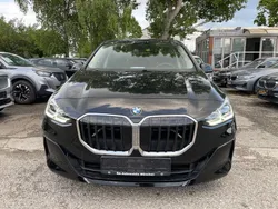 Schwarz Gebraucht 2022 BMW 218 Active Tourer Sport Line Van / Kleinbus | 21.950 €