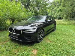 Schwarz Gebraucht 2018 Volvo V60 Momentum Kombi | 28.400 € (Etwas zu teuer)