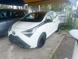 Weiß Gebraucht 2020 Toyota Aygo X-play Kleinwagen | 7.990 € (Guter Preis)