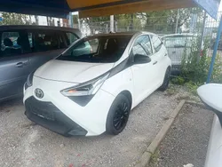 Weiß Gebraucht 2020 Toyota Aygo X-play Kleinwagen | 8.990 € (Fairer Preis)