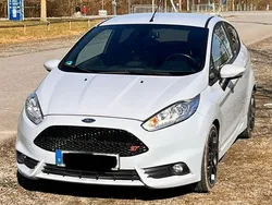 Grau Gebraucht 2016 Ford Fiesta ST200 Kleinwagen | 14.800 € (Fairer Preis)